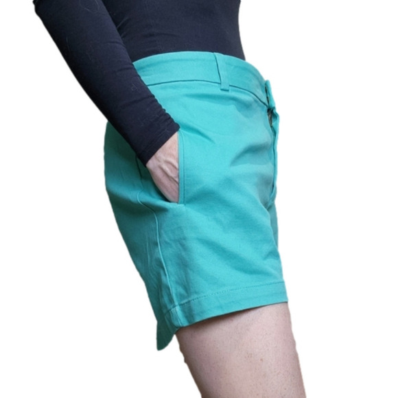 Chino shorts Mid rise Green color Slip pockets Size 18  A NEW APPROACH  NWT - Picture 2 of 14